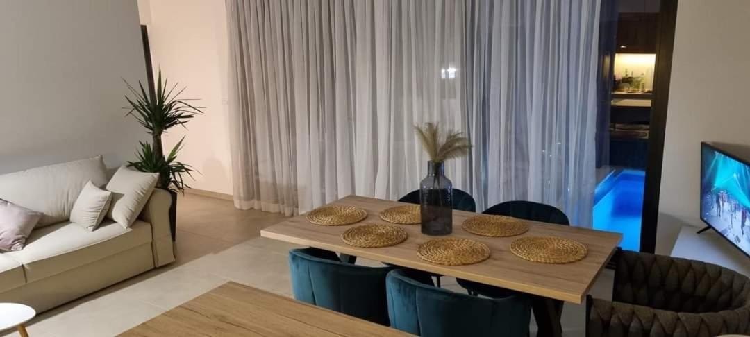Apartments Terra Sun With Private Pool Or Jacuzzi Njivice Exterior foto