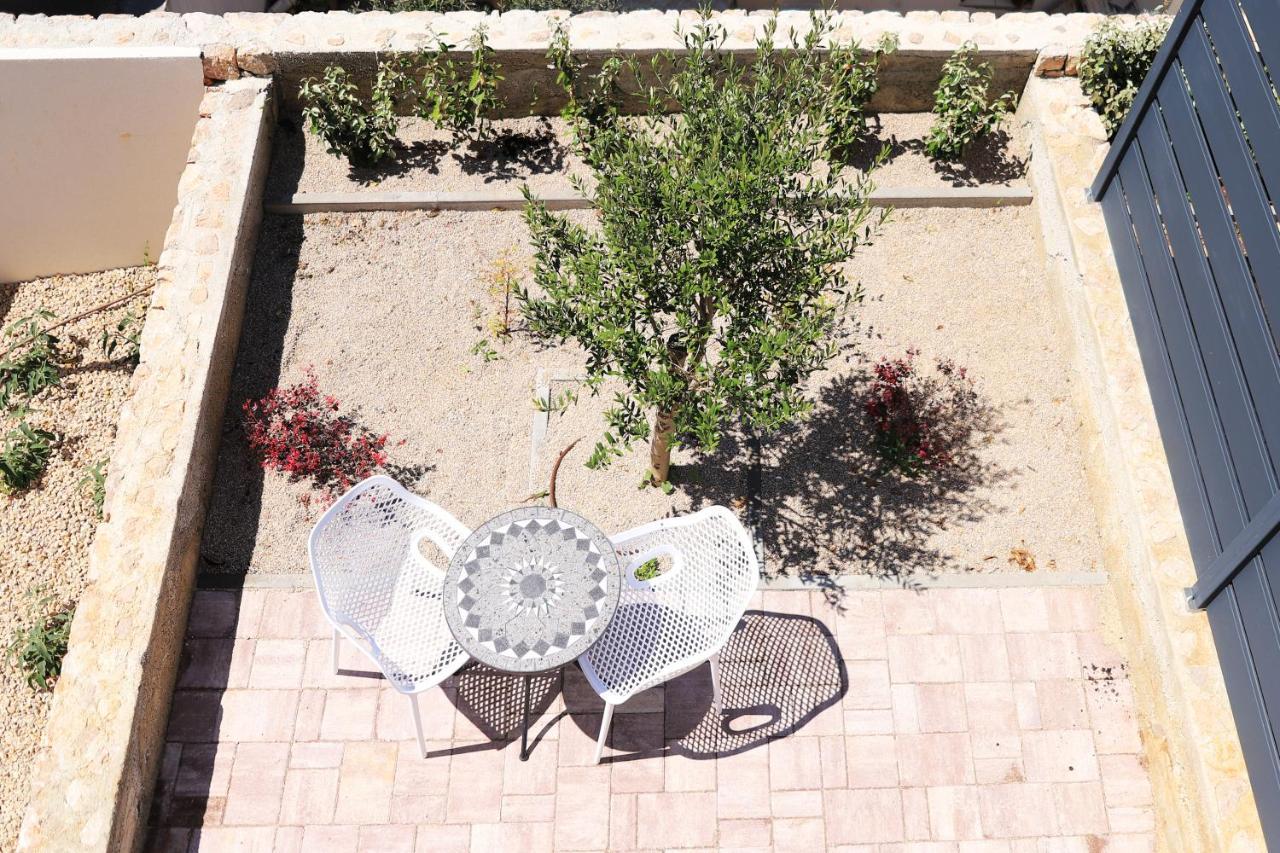 Apartments Terra Sun With Private Pool Or Jacuzzi Njivice Exterior foto